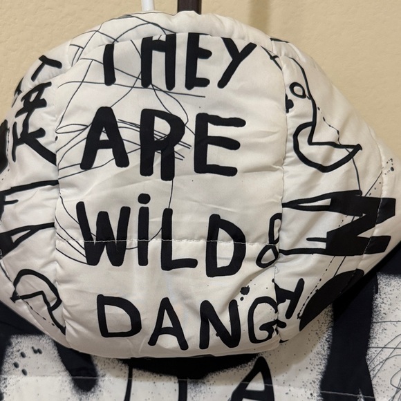 Adika Women’s Graffiti Print Puffer Jacket - White & Black XS - Picture 8 of 14